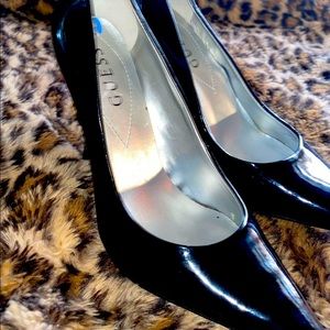 Lightly worn guess heels size 6